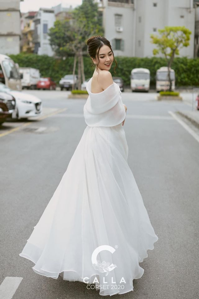 Mai Ngọc được mệnh danh là " BTV đẹp nhất VTV". Bởi cô nàng không chỉ sở hữu tài năng khi lên sóng mà còn bởi nhan sắc không chê vào đâu được.