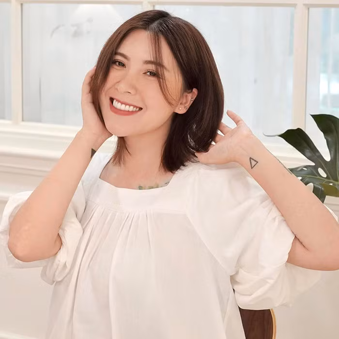 Chính vì thế, có thời điểm Heo Mi Nhon tăng cân khá nhanh. Khuôn mặt của cô cũng tròn trịa hơn và thường diện các thiết kế dáng rộng, áo oversize để che khuyết điểm vòng 2.