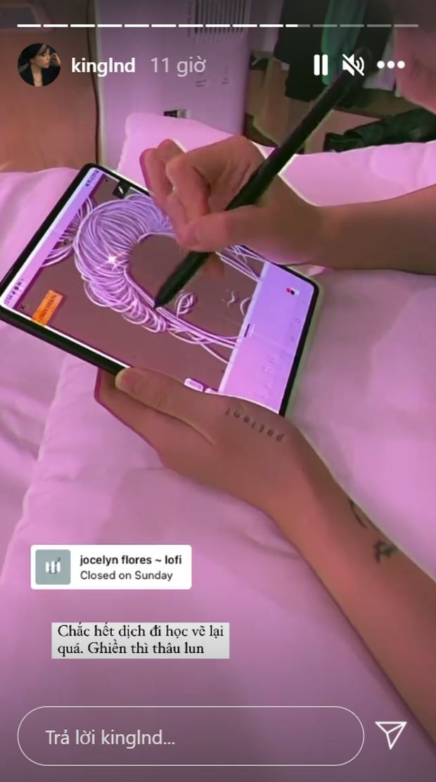 Mới đây, streamer Linh Ngọc Đàm đã thể hiện năng khiếu hội hoạ của mình khi đăng tải những bức hoạ đẹp mắt, thiết kế thời trang tài tình khiến người hâm mộ bất ngờ.