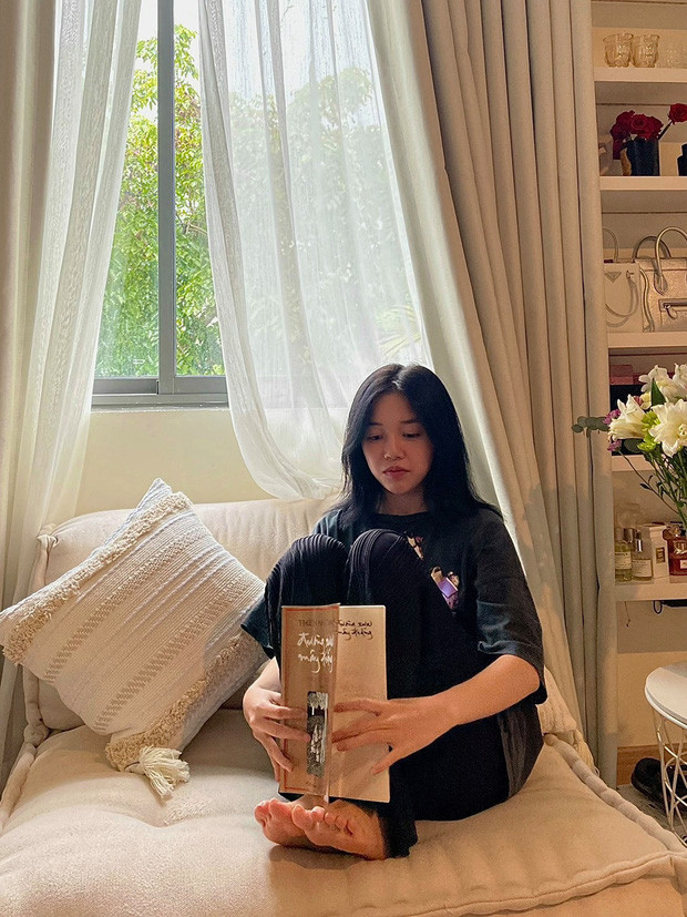 Thời gian gần đây, Linh Ngọc Đàm còn được truyền cảm hứng thời trang từ Quỳnh Anh Shyn - một fashionita có tiếng tại Việt Nam.