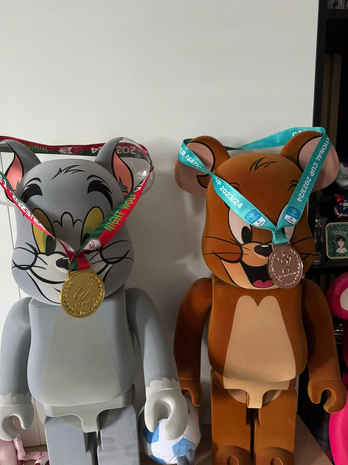 Theo Văn Toàn, người này viện cớ lý do và không ship hàng đến. Hiện tại, người quen đang ở giai đoạn xin hoàn tiền với nam tiền đạo nhưng vẫn chưa giải quyết xong.