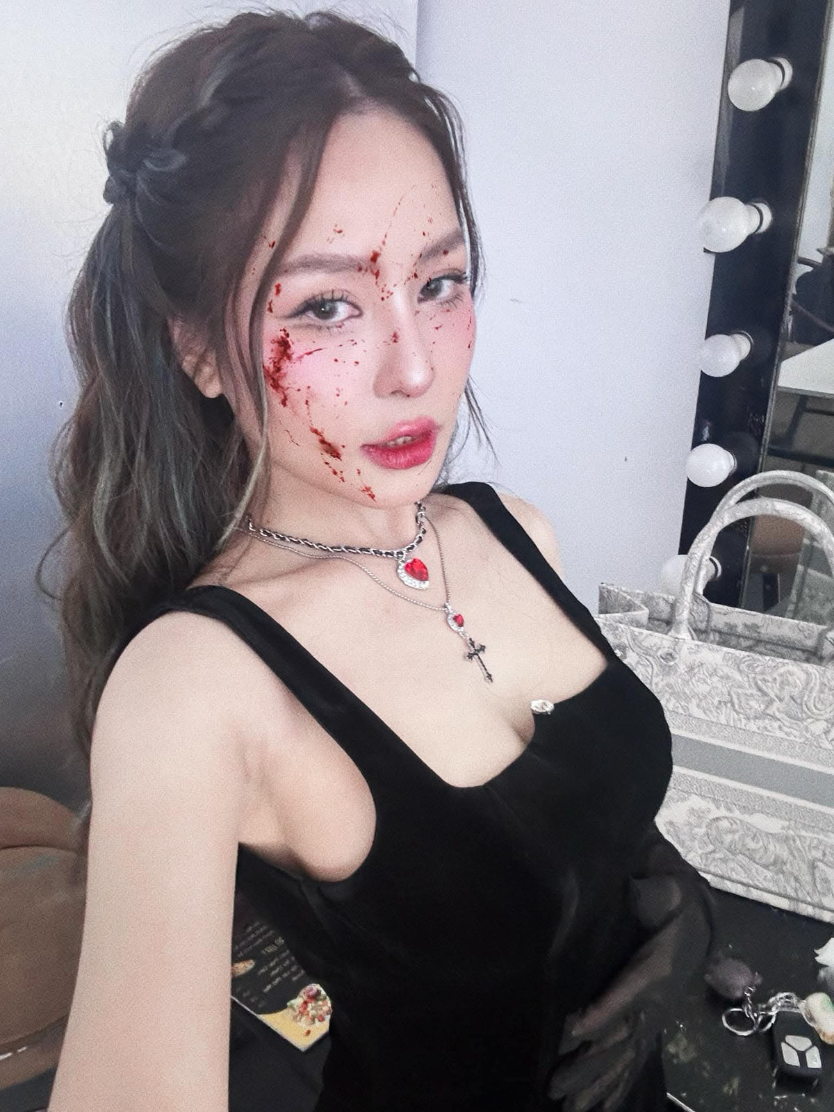 Gần nhất, khi nhận câu hỏi khi nào cô sẽ lên xe hoa, Trâm Anh khiến nhiều người phải chú ý. Hot girl chỉ nói một từ duy nhất, thể hiện quan điểm rõ ràng về việc lấy chồng: "Noooo" - tức "Khôngggg".