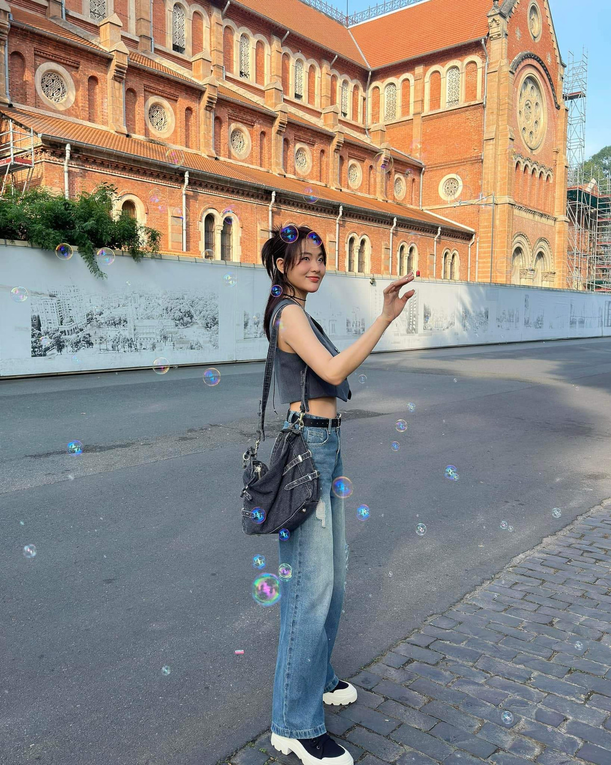 Minh Trang còn gây chú ý khi sở hữu gương mặt có nhiều nét hao hao "thần tiên tỷ tỷ" Lưu Diệc Phi.