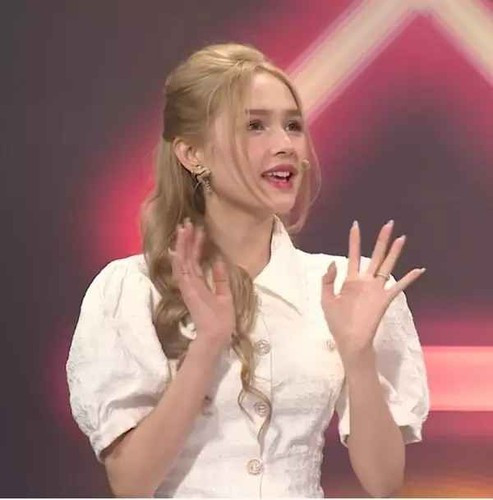 Chia sẻ của hot girl khiến ai nấy cũng trầm trồ. Nhiều người bày tỏ, được mẹ chồng treo giải "siêu to khổng lồ" thế này thì đẻ sớm đi thôi!