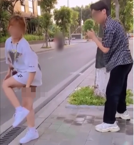 Mặc dù đây chỉ là đoạn clip tự quay, đã được dàn dựng, sắp xếp từ trước nhưng cách hành xử của cặp đôi dàn cảnh bị chụp lén vùng nhạy cảm vẫn bị dư luận chỉ trích dữ dội.