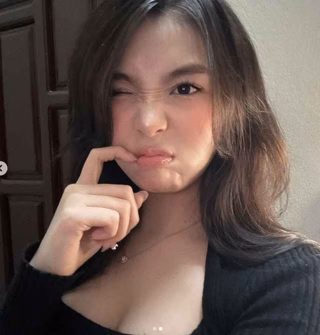 Bên cạnh đó, dân mạng còn nhớ đến một Miên Trinh tình duyên lận đận, được cả Tộc trưởng Độ Mixi giúp sức mai mối online.