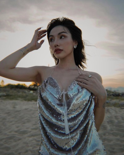 Vóc dáng như "tạc tượng" nên Gigi Hương Giang thường chọn cho mình phong cách quyến rũ với váy áo lấp ló, vải mỏng xuyên thấu.