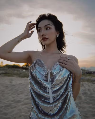 Vóc dáng như "tạc tượng" nên Gigi Hương Giang thường chọn cho mình phong cách quyến rũ với váy áo lấp ló, vải mỏng xuyên thấu.