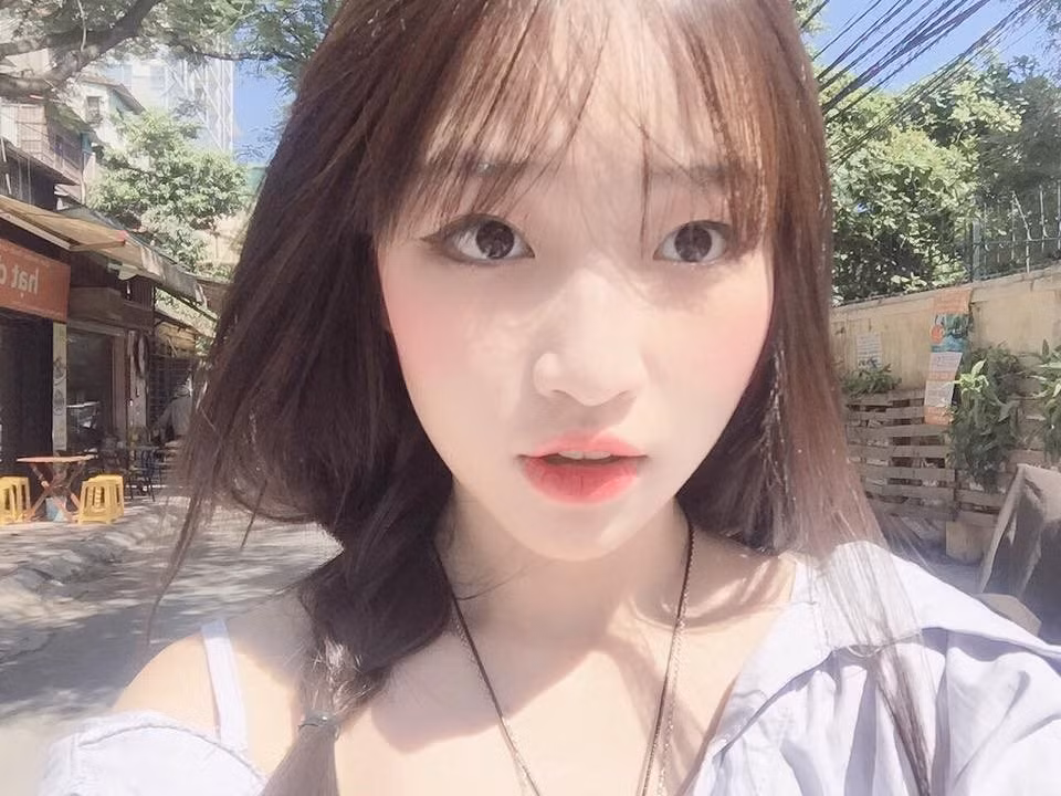 Đi kèm với đó là nụ cười “tươi như nắng”, đôi mắt sáng long lanh của Xuka khiến nhiều người khó lòng mà rời mắt. Chính vì vậy nên cô thu hút được rất nhiều người hâm mộ.