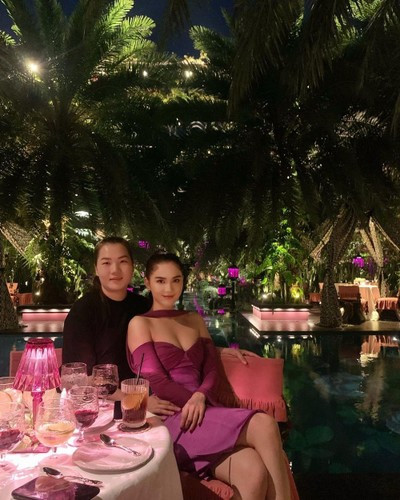 Tưởng Ngọc Trinh tặng điện thoại đã là đắt nhất thì nhầm to. Món quà giá trị nhất mà cô từng tặng giúp việc là một chiếc xe hơi ngót nghét 1,2 tỷ.