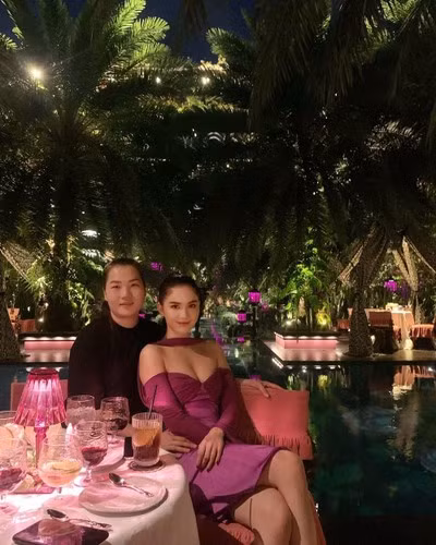 Tưởng Ngọc Trinh tặng điện thoại đã là đắt nhất thì nhầm to. Món quà giá trị nhất mà cô từng tặng giúp việc là một chiếc xe hơi ngót nghét 1,2 tỷ.