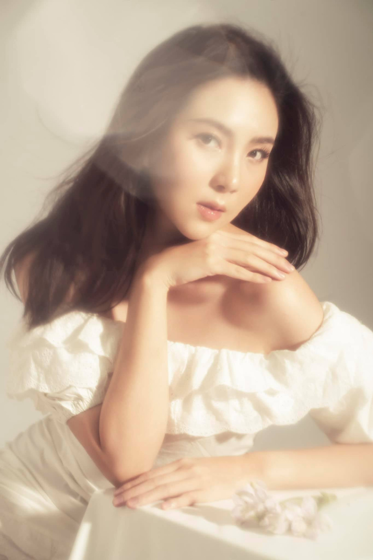 Kết thân với thời trang nhã nhặn nên vài lần đổi gu quyến rũ của Mai Ngọc làm dân mạng ngỡ ngàng.