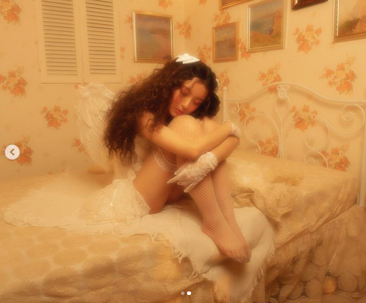 Những bức hình này của Bâu khiến CĐM "xịt mũi" vì quá đỗi xinh đẹp và quyến rũ.