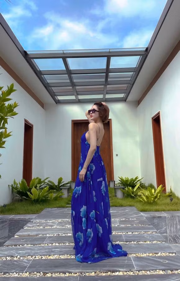 Tuy nhiên, việc khoe những bức ảnh nuột nà của mình, Trâm Anh ngầm khẳng định cho bạn thân thấy rằng mình đẹp không tì vết.