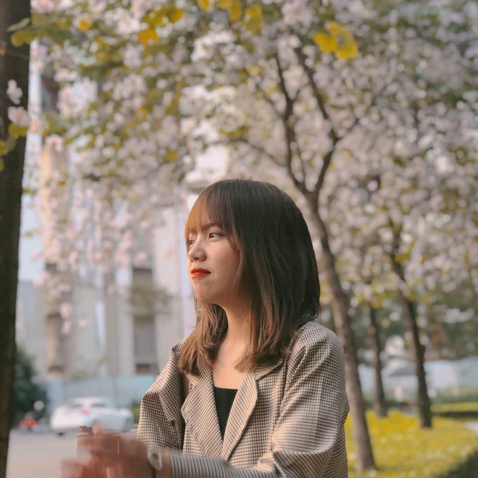 Mãi cho tới gần đây, chân dung "cô gái tổng đài" đại diện cho Bộ Y tế này mới dần dần lộ diện.