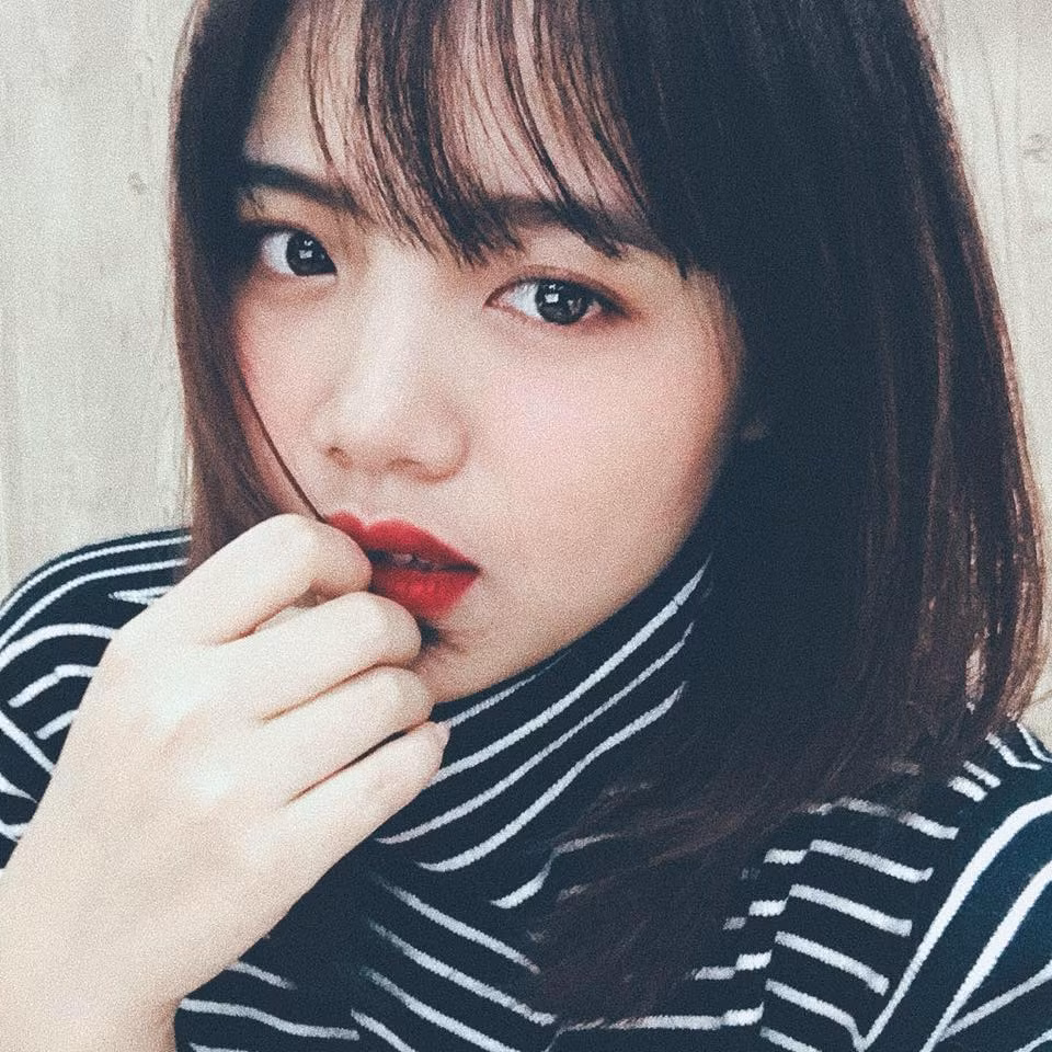 Sau khi biết My là "cô gái tổng đài", cũng có rất nhiều người nhắn tin và kết bạn, điều này khiến cô khá thích thú. Tuy nhiên cô cho rằng tất cả chỉ là công việc của mình.