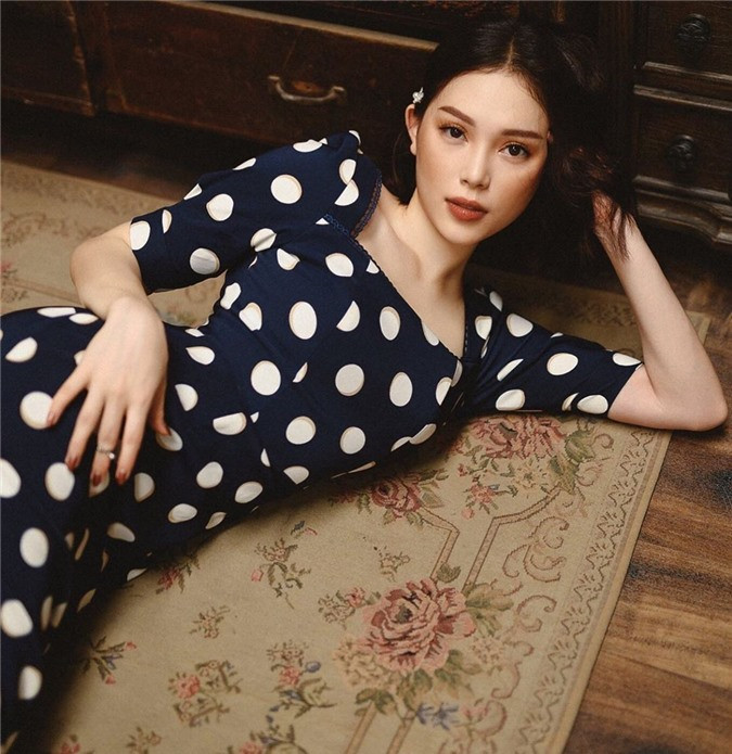 Sau khi công khai hẹn hò với Phillip Nguyễn - con trai của "vua hàng hiệu" Johnathan Hạnh Nguyễn cuộc sống của Linh Rin như thay đổi hoàn toàn.