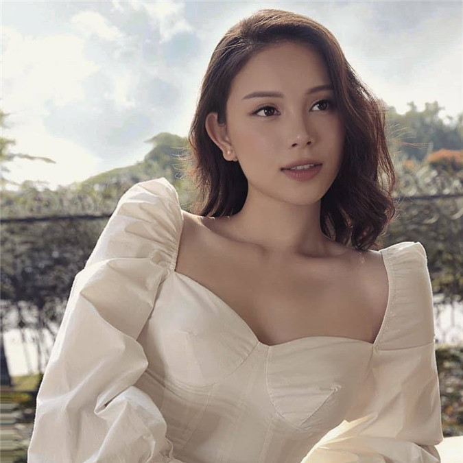 Vẻ đẹp ngọt ngào của Linh Rin khiến nhiều người phải dành cho cô những lời khen ngợi "có cánh".