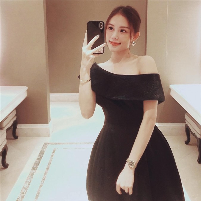 Linh Rin từ một cô nàng ngọt ngào đã đổi mình sang phong cách quý phái, sang chảnh và vô cùng thanh lịch.