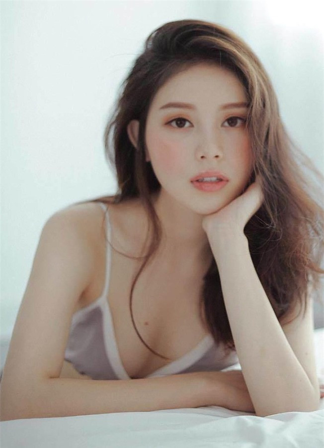 Năm 2017, hot girl Hà thành Linh Rin tham gia cuộc thi The Look, vào đội HLV Phạm Hương và được đánh giá là một trong những gương mặt sáng giá nhất cuộc thi. Tuy nhiên, trước khi công bố top 3 chung cuộc của The Look, cô nàng tuyên bố xin rút lui.