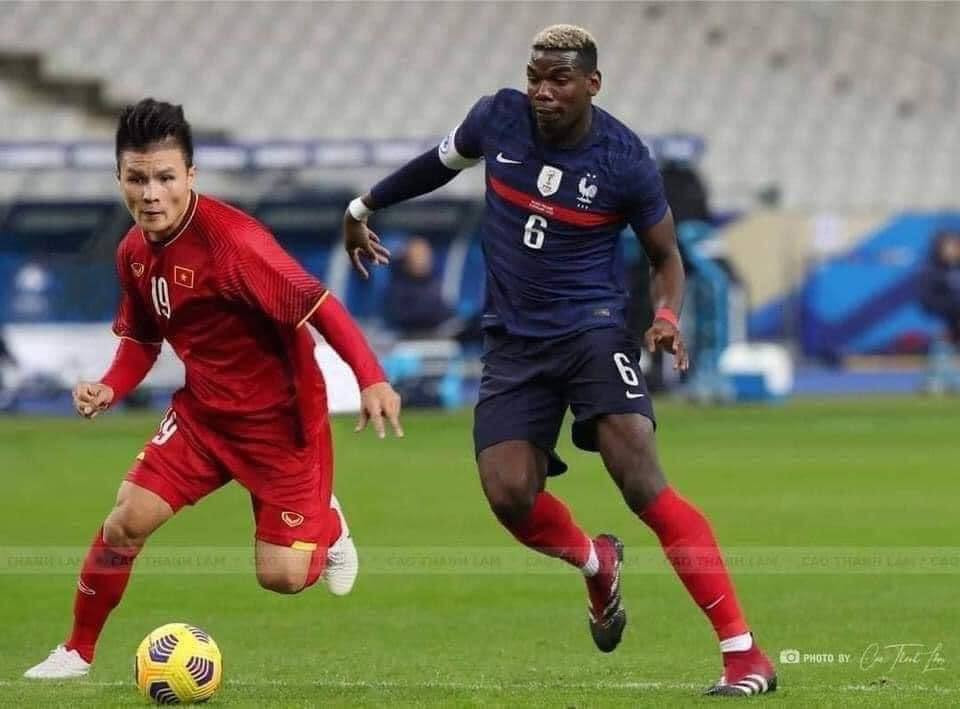 Ngay sau bàn thắng của Quang Hải nhiều bức ảnh chế bóng đá của CĐV Việt Nam đã được đăng tải. Trong bức ảnh Hải "con" khiến đương kim vô địch World Cup là Pogba phải toát mồ hôi hột.