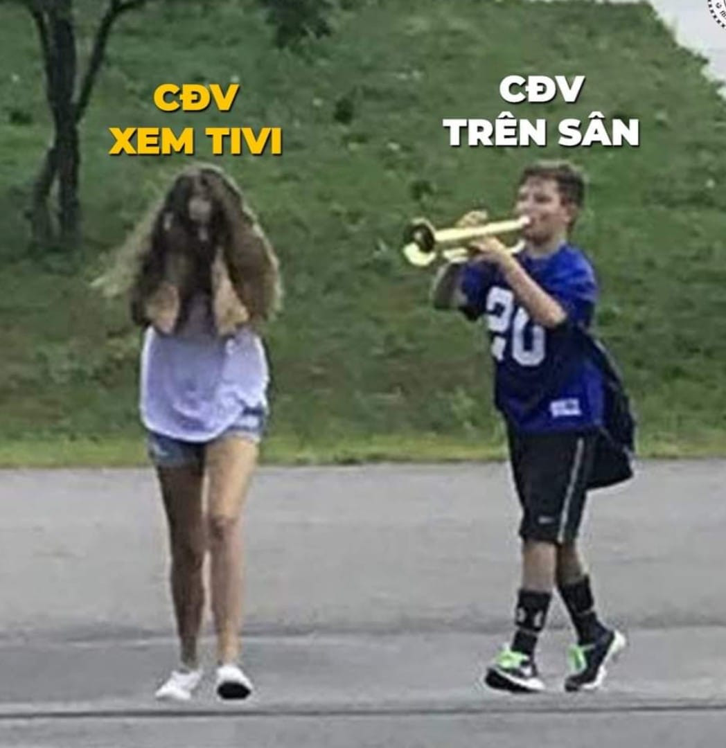 Tiếng cổ vũ khó hiểu của CĐV Ả Rập Xê-út khiến các CĐV online hay xem tivi cảm thấy vô cùng khó chịu. Thậm chí, một số người còn thẳng tay tắt tiếng để tập trung xem diễn biến trận đấu hơn.