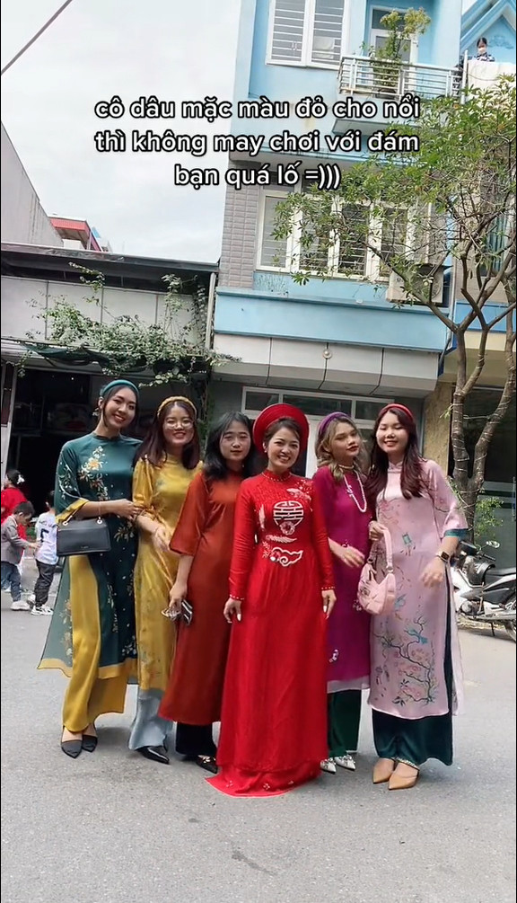 Hoi ban len do an cuoi lo, co dau bi lu mo toan tap