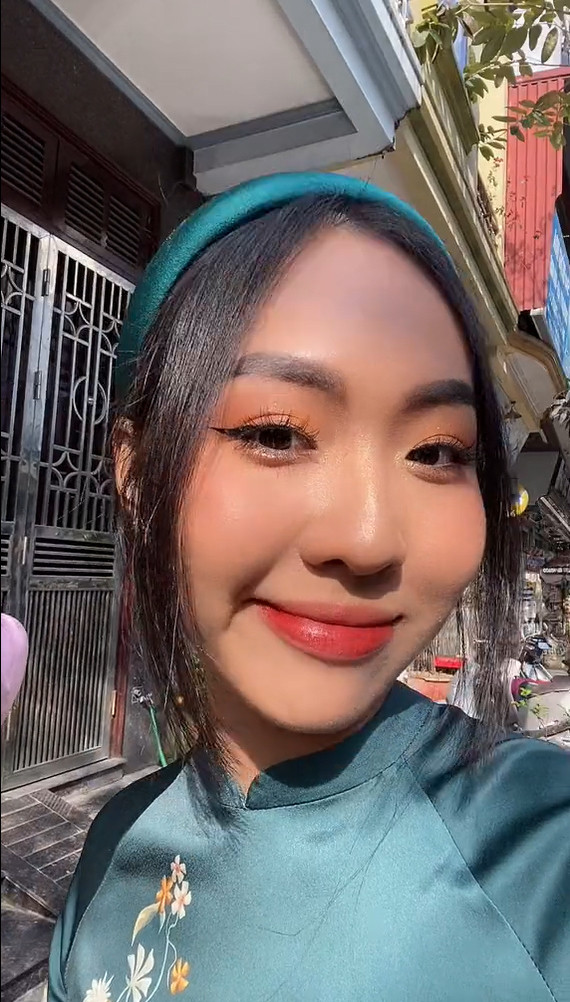 Tuy nhiên trái ngược với sự hài hước, vui vẻ như trong video trên. Trước đó, một số trường hợp vì mặc lồng lộn hơn cô dâu mà đã nhận về không ít ý kiến trái chiều từ dư luận.