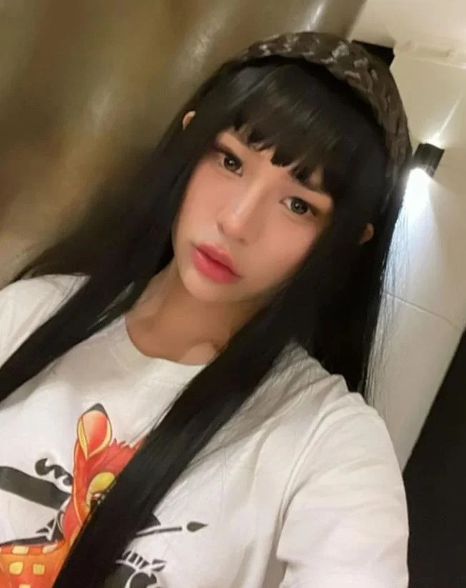 Trước đây, Gia Kỳ nổi tiếng là "fan cứng" của Ngọc Trinh. Rich kid sinh năm 2003 không ngại chi 100 triệu đồng để đi máy bay hạng ghế thương gia để gặp được "nữ hoàng nội y".