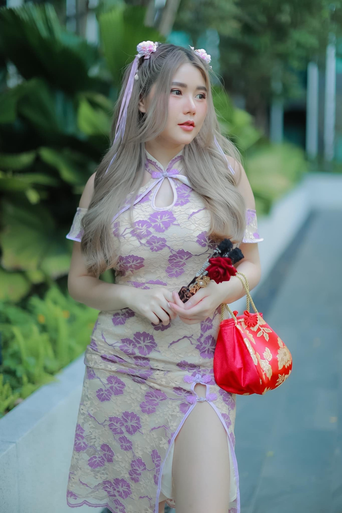 Kanyanat Puchaneeyakul thường xuyên chụp những bộ ảnh tươi mát khoe trọn vẹn vẻ đẹp 3 vòng khó cưỡng củ mình.