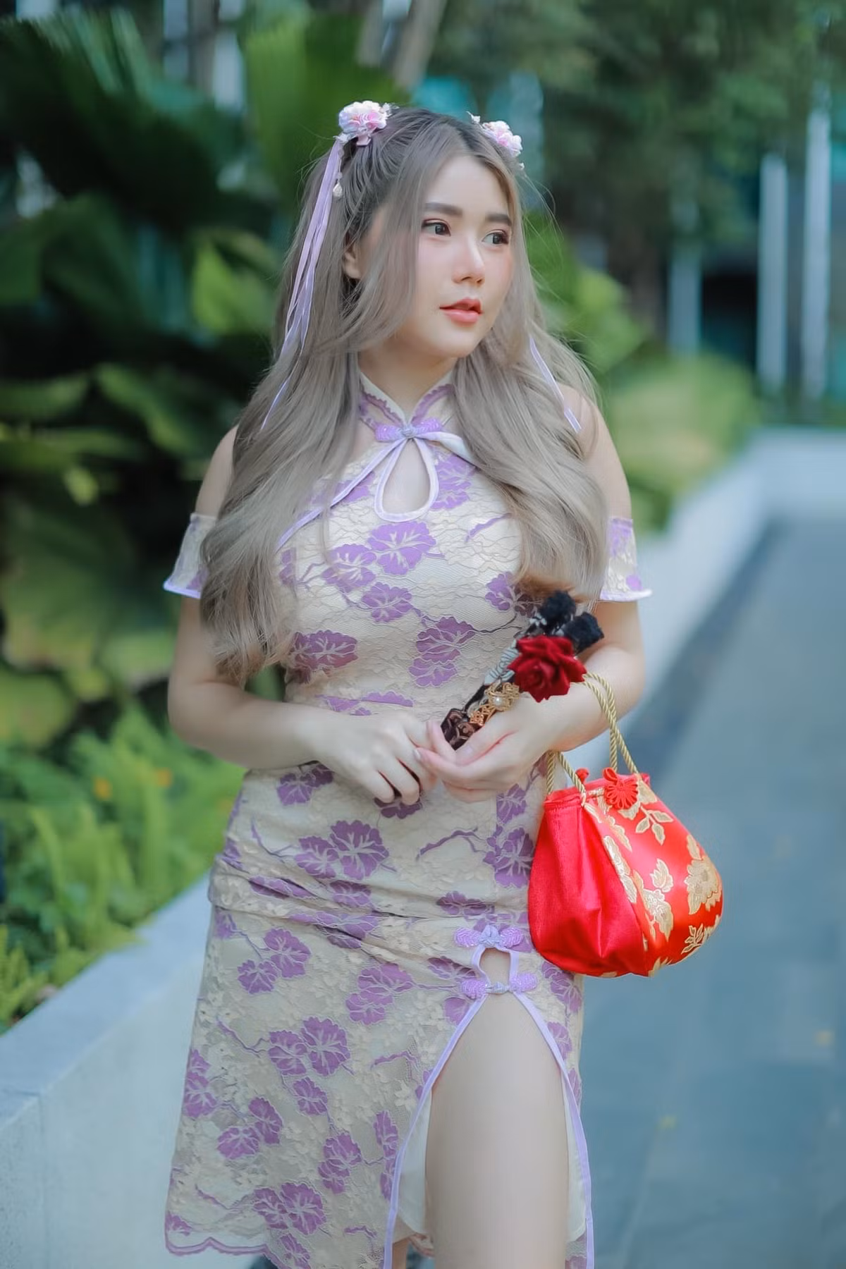 Kanyanat Puchaneeyakul thường xuyên chụp những bộ ảnh tươi mát khoe trọn vẹn vẻ đẹp 3 vòng khó cưỡng củ mình.