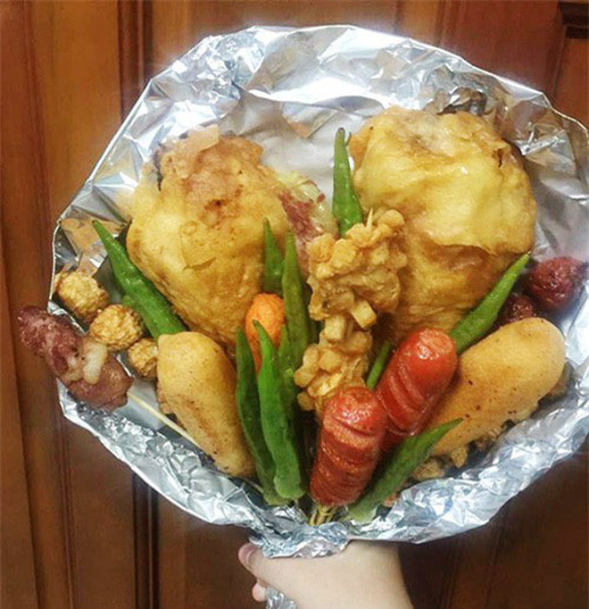 Một đóa hoa đầy thức ăn này, có thể khiến bất cứ trái tim khó tính nào của hội chị em cũng phải siêu lòng.