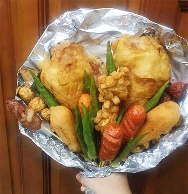 Một đóa hoa đầy thức ăn này, có thể khiến bất cứ trái tim khó tính nào của hội chị em cũng phải siêu lòng.