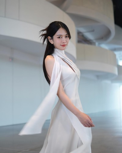 Dù đã quyết tâm thay đổi hình ảnh, hot TikToker Lê Bống vẫn được cộng đồng game ưu ái, dành nhiều sự quan tâm, chú ý.