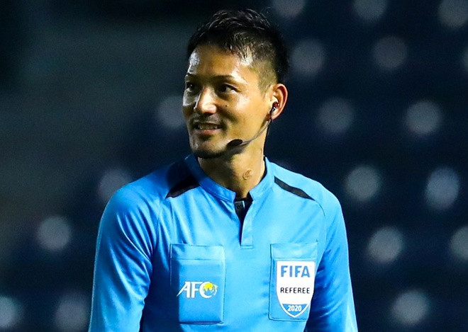 Các trợ lý của ông Ryuji Sato ở trận đấu đội tuyển Việt Nam và Malaysia sẽ là Hiroshi Yamauchi, Jun Mihara (trọng tài biên) và Kim Dae-yong (trọng tài bàn).