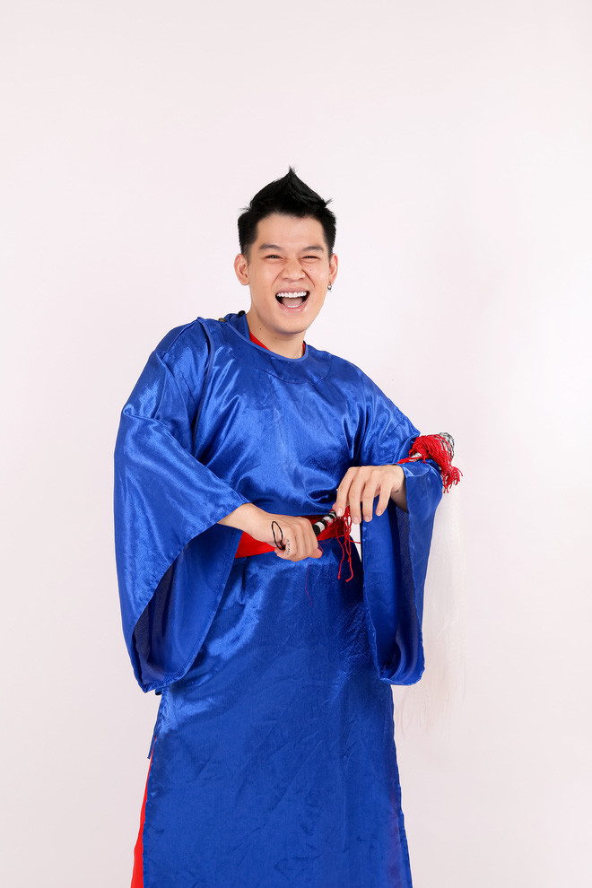 Là một trong những TikToker nổi tiếng nhất trên mạng xã hội, Long Chun sau loạt clip cực hài hước của mình đã nhận được 2,7 triệu follow.