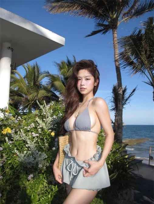 Không lâu sau đó, Huyme cũng đăng tải 1 đoạn boomerang ghi lại khoảnh khắc cả hai khoe nọng cằm siêu cấp đáng yêu trên tài khoản Instagram cá nhân.