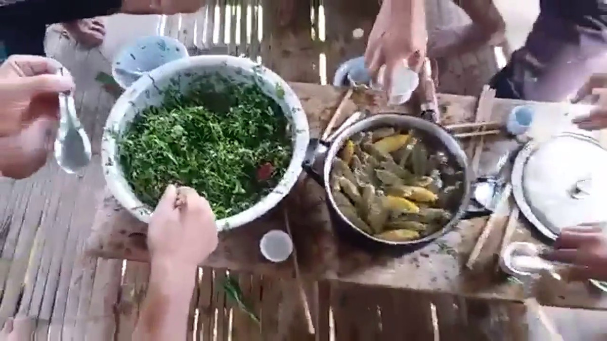 Việc ăn gỏi sống tiềm ẩn nhiều loại vi khuẩn nên trước khi cần cân nhắc thật kĩ.