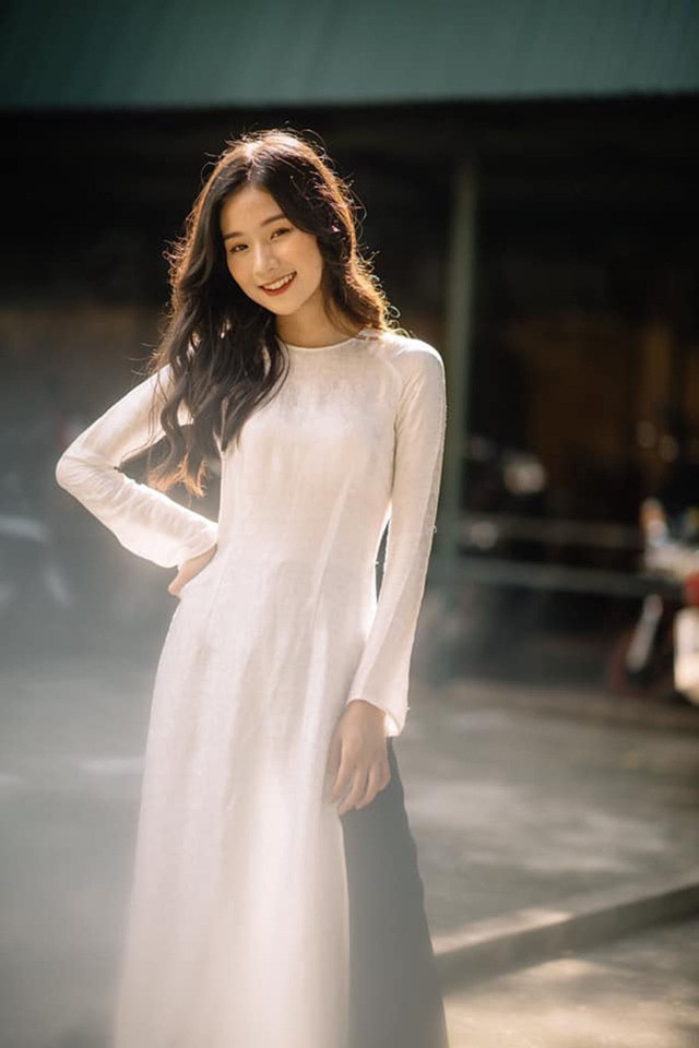 "Thiên thần đồng phục" - Thu Trang chia sẻ: “Khi đăng tải những hình ảnh của mình lên trang cá nhân, em cũng không nghĩ mình lại nhận được nhiều sự quan tâm và ủng hộ của mọi người như vậy.