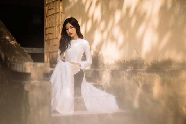 Hồi đó em mới vào trường cấp 3, giờ em cũng năm cuối rồi. Em có thêm khá nhiều trải nghiệm ngoài việc làm người mẫu ảnh, như có cơ hội trở thành một MC tự do, trải nghiệm, đánh giá (reviewer) công nghệ, sản phẩm. Em thấy mình trưởng thành hơn trước nhiều từ những trải nghiệm này”. Thu Trang chia sẻ thêm.