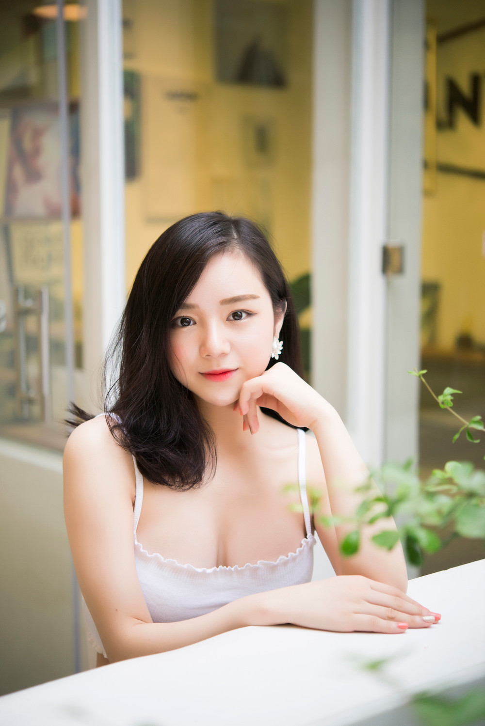 Đến khi nổi lên với biệt danh mới là "hot girl ngủ gật 10X", Thủy Tiên lại càng được nhiều cư dân mạng biết đến hơn nữa và đặc biệt là khi cô nàng liên tục gặp sự cố về phát ngôn gần đây trên MXH.