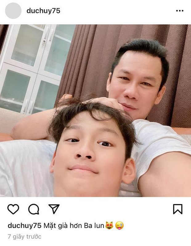 Về phần mình, đại gia Đức Huy lại đăng ảnh selfie cùng Bo (tên thật là Lê Kỳ Anh) - con trai chung với Lệ Quyên và mắng yêu: "Mặt già hơn ba luôn rồi".