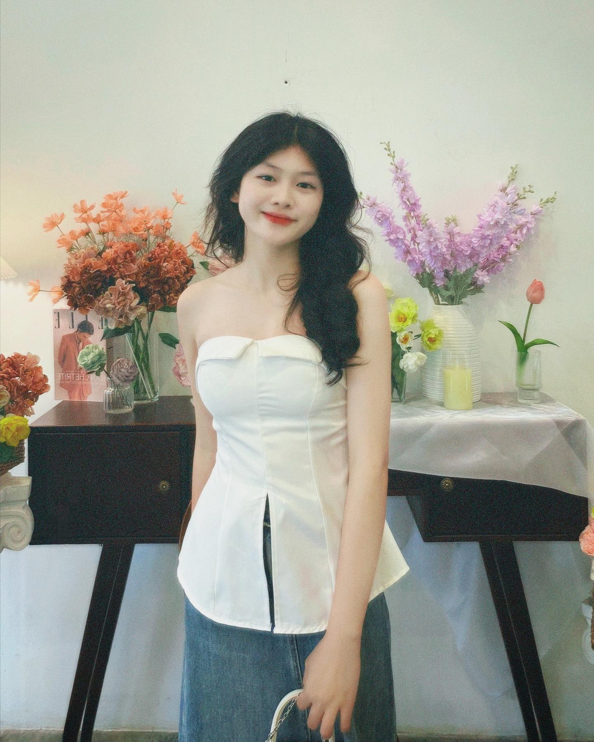 Gương mặt dễ thương, làn da trắng cùng vóc dáng ưa nhìn giúp Như Ý nhanh chóng chiếm thiện cảm của người ngắm.