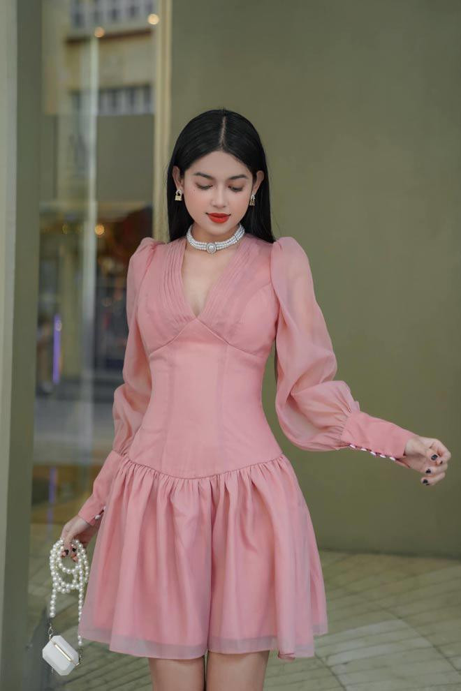 Trò chuyện với nhau một thời gian dài, Trung Anh chủ động tỏ tình. Thu Hà nhận lời làm bạn gái của anh dù hai người chưa một lần gặp mặt ngoài đời thực. Tháng 6/2019, sau một tháng chính thức yêu, Trung Anh mới bay vào Trà Vinh gặp Thu Hà.