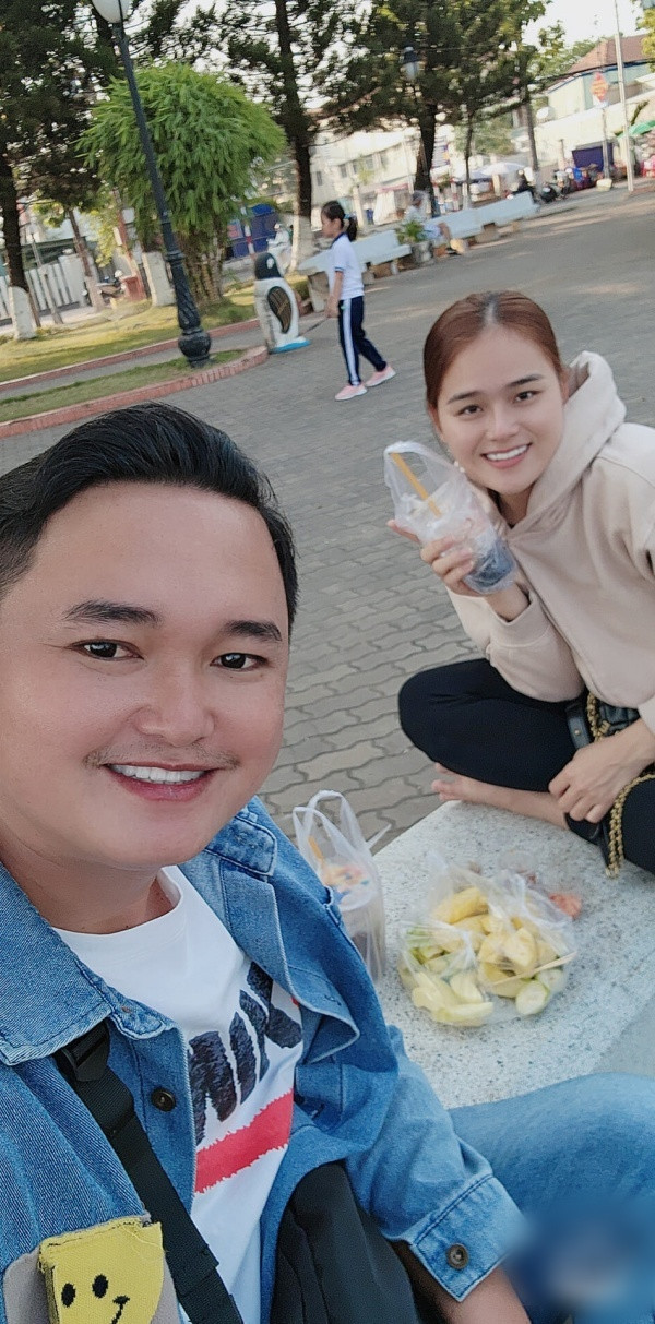 Cách đây vài giờ, Ngân Thảo cũng hạnh phúc chia sẻ khoảnh khắc đi hưởng tuần trăng mật sau đám cưới cùng chồng.