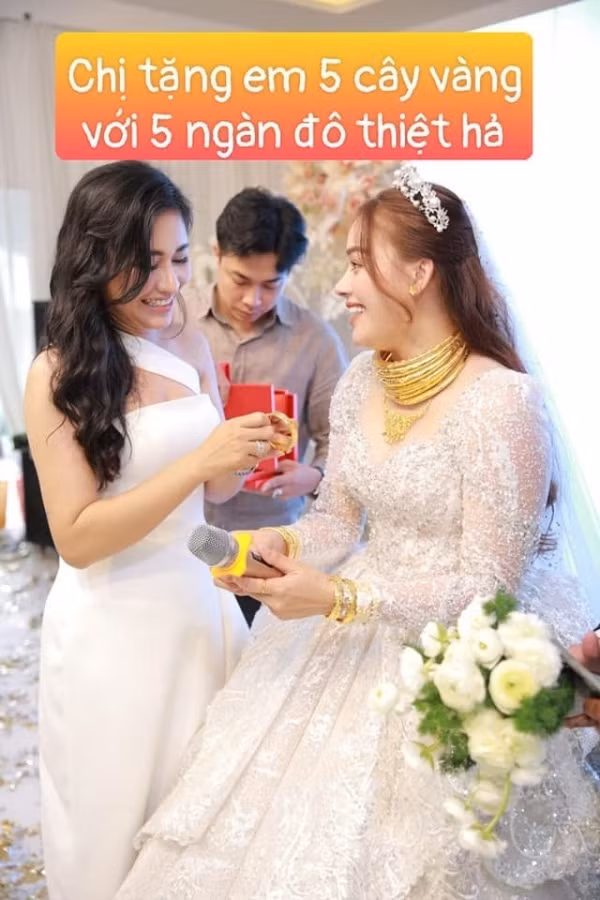 Thật sự mong tất cả mọi người thông cảm vì hôm đó khách chụp ngoài trước cửa rất đông, cô dâu chú rể không đi vào trong bàn được, khi đi vào được thì khách đã về gần hết. Buồn muốn khóc luôn nhưng mà đành bất lực, ai cũng yêu thương quý mến 2 đứa mới đến dự đám cưới, mà hình ảnh lại không đầy đủ, không biết làm cách nào để sữa chữa thiếu sót đó. Thảo chỉ biết mong mọi người thông cảm và hiểu cho gia đình vì đã không tiếp đãi khách được chu đáo. Thảo và gia đình xin cám ơn rất nhiều". Hiện tượng mạng "thánh sún" cho biết thêm.