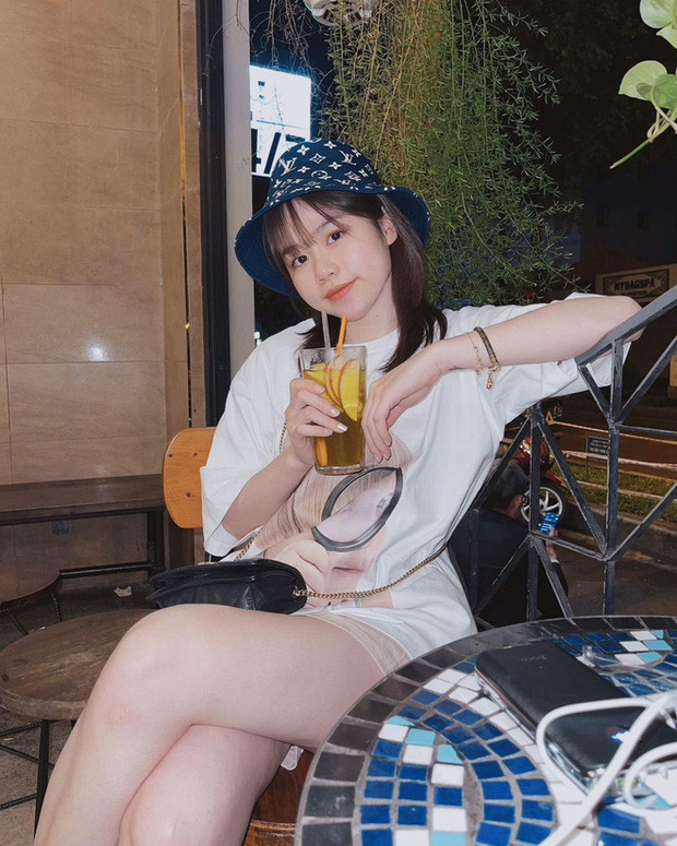 Đầu tiên, Huỳnh Anh từng gây bão mạng khi vướng vào scandal làm Tuesday hậu chia tay Quang Hải.