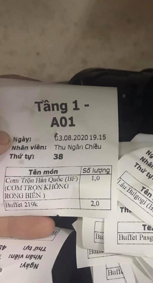 Gọi cơm trộn Hàn Quốc nhưng lại yêu cầu bỏ đi rong biển. Vị khách này đúng là quái chiêu.