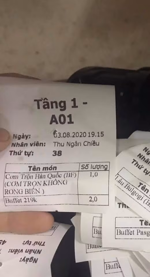 Gọi cơm trộn Hàn Quốc nhưng lại yêu cầu bỏ đi rong biển. Vị khách này đúng là quái chiêu.