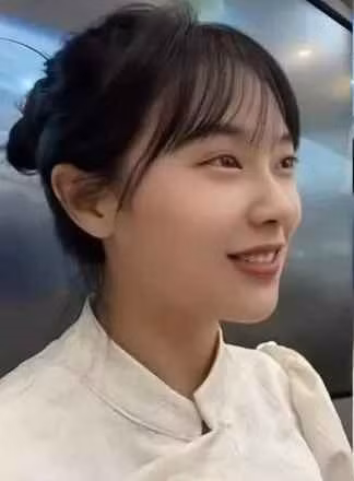 Ngoài giọng hát ngọt ngào cùng những vũ điệu đáng yêu, nhan sắc của cô gái cũng là điểm thu hút sự quan tâm của nhiều netizen.